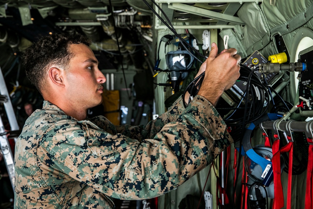 Marines with VMGR-152 and 3d LSB conduct air delivery exercises