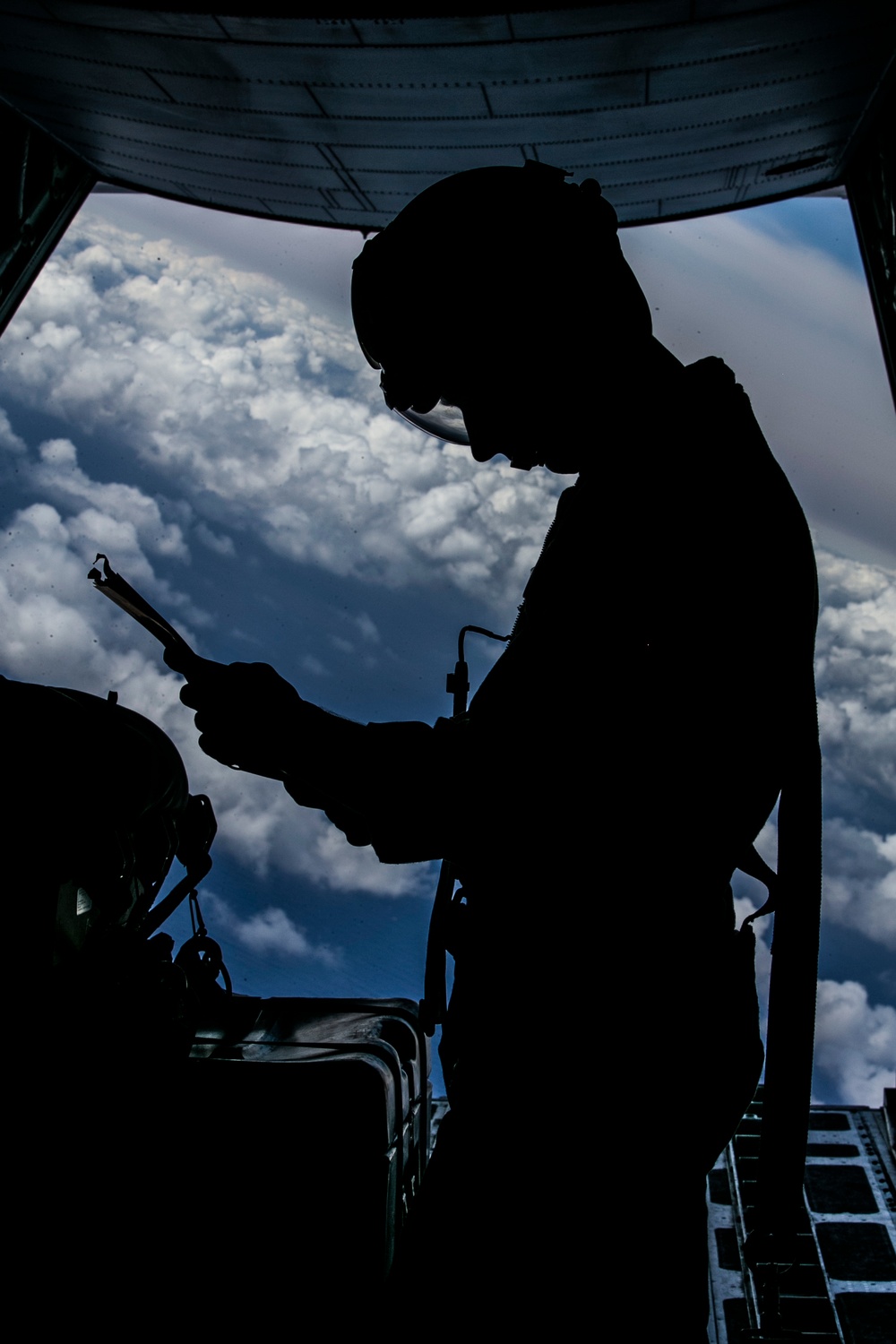 Marines with VMGR-152 and 3d LSB conduct air delivery exercises