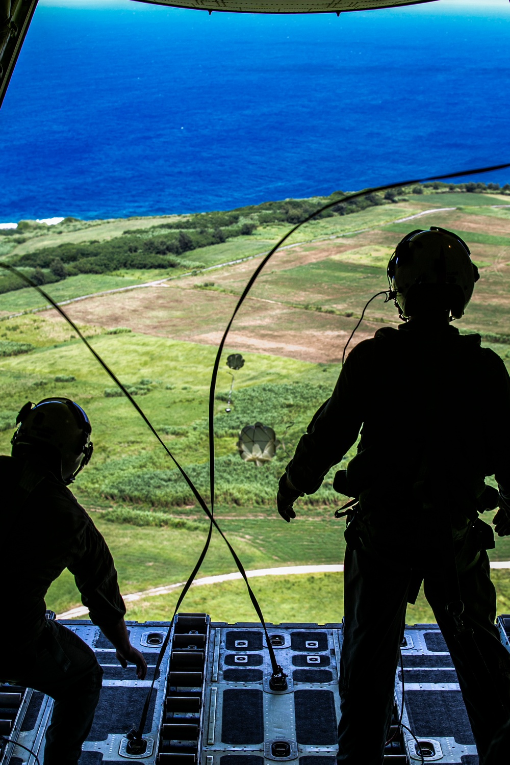 Marines with VMGR-152 and 3d LSB conduct air delivery exercises