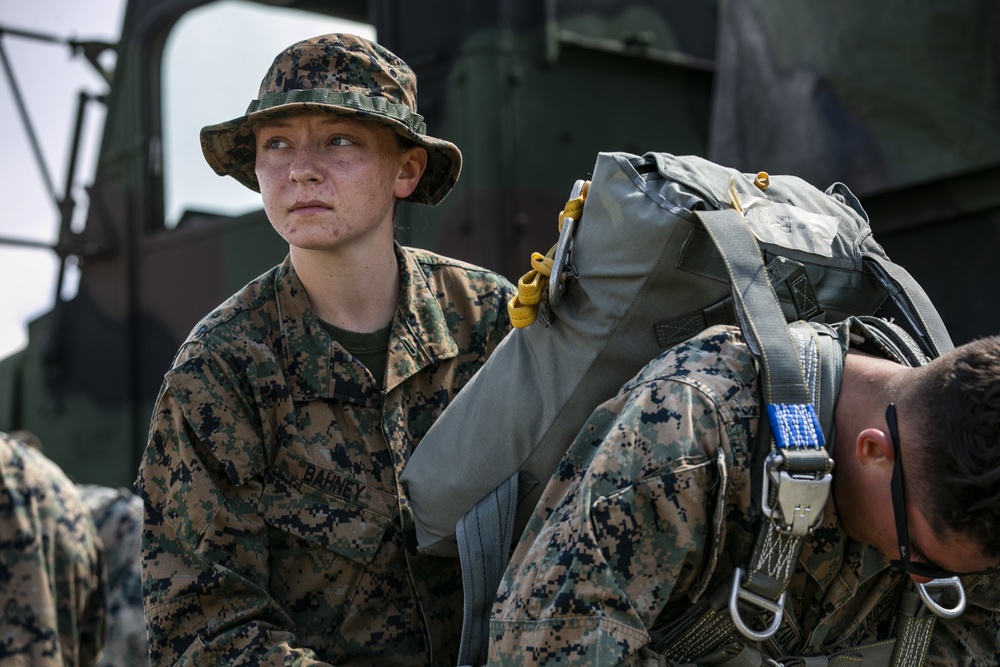 Marines with VMGR-152 and 3d LSB conduct air delivery exercises