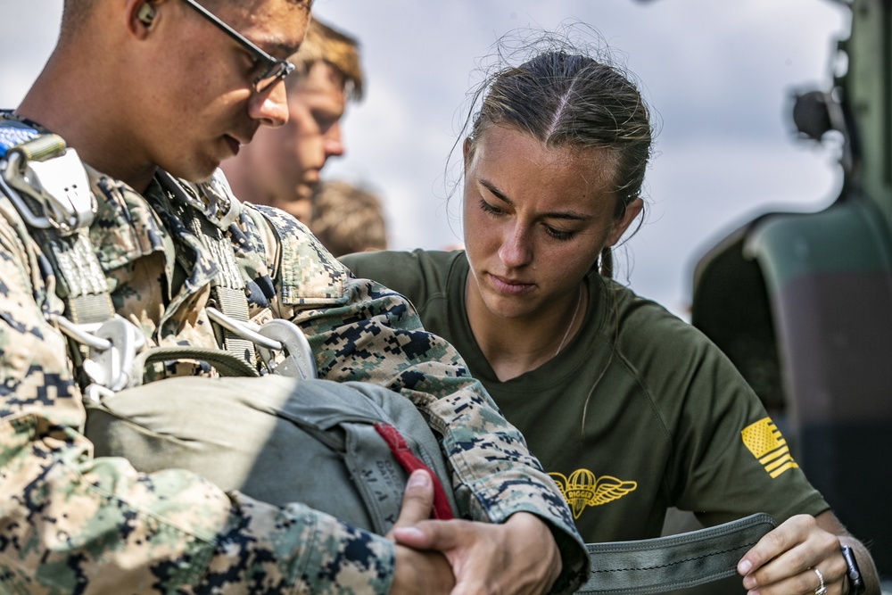 Marines with VMGR-152 and 3d LSB conduct air delivery exercises