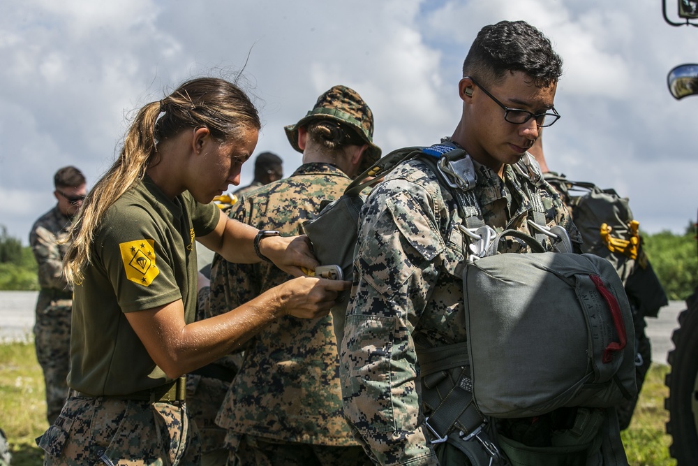 Marines with VMGR-152 and 3d LSB conduct air delivery exercises