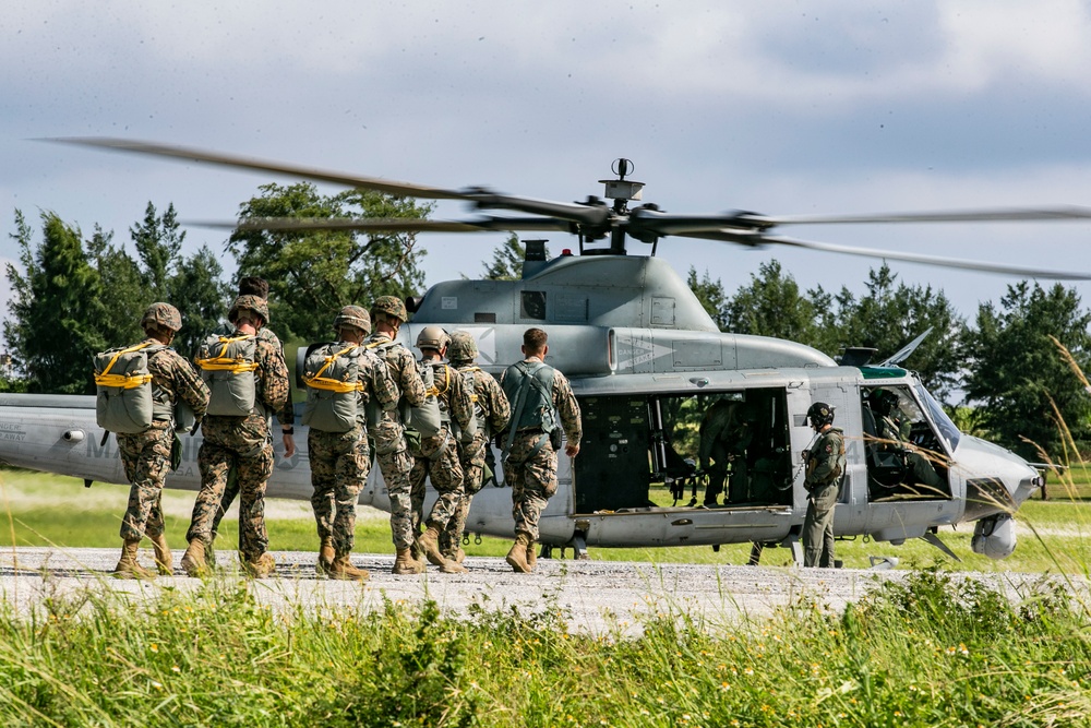 Marines with VMGR-152 and 3d LSB conduct air delivery exercises