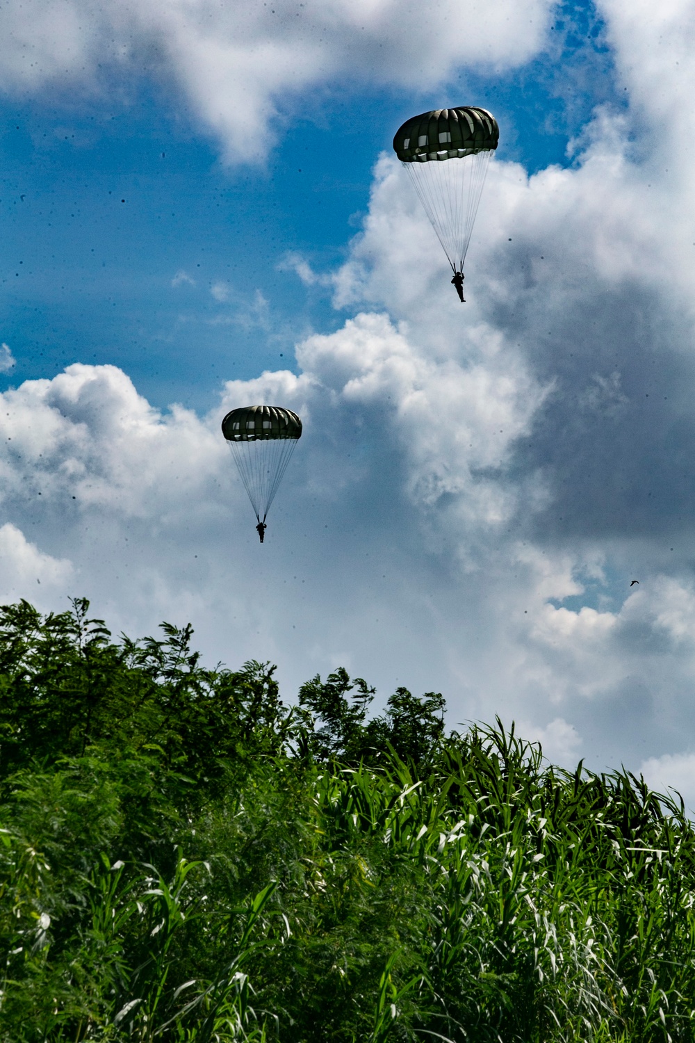 Marines with VMGR-152 and 3d LSB conduct air delivery exercises