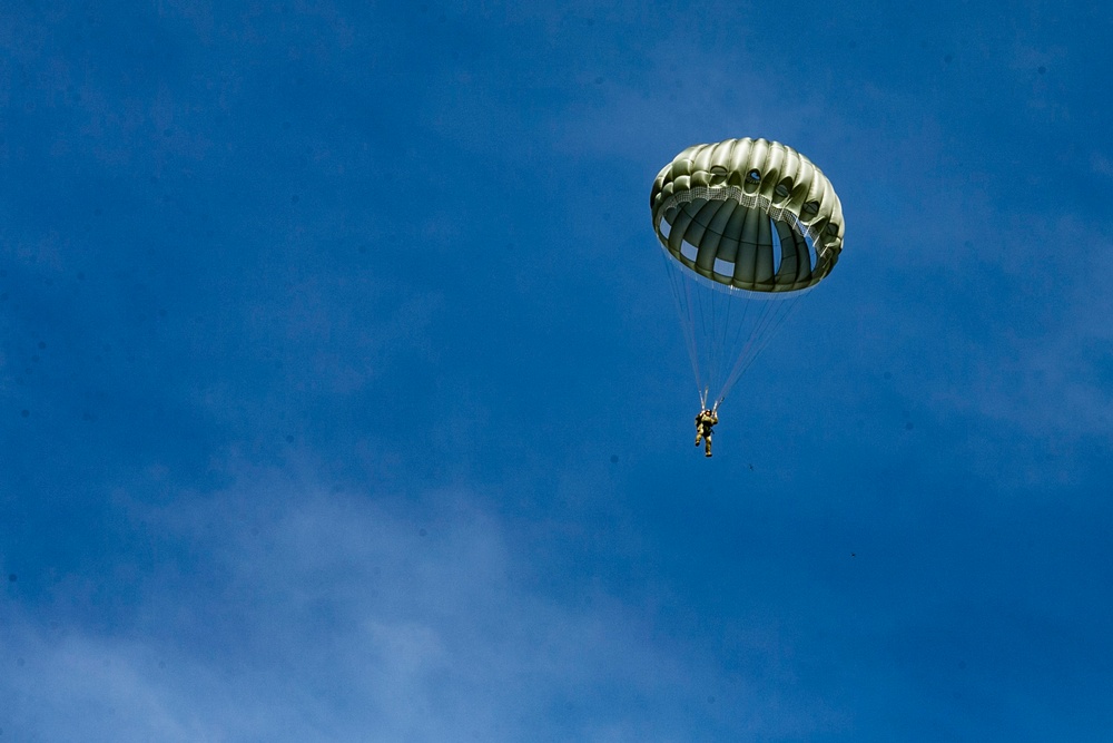 Marines with VMGR-152 and 3d LSB conduct air delivery exercises