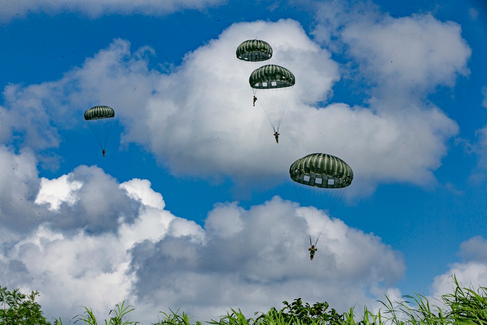 Marines with VMGR-152 and 3d LSB conduct air delivery exercises