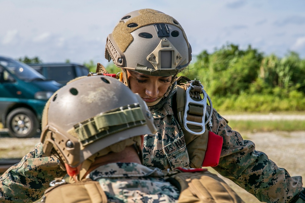 Marines with VMGR-152 and 3d LSB conduct air delivery exercises