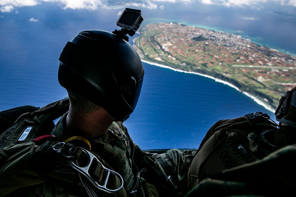 Marines with VMGR-152 and 3d LSB conduct air delivery exercises