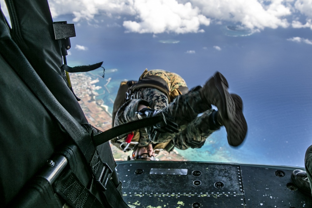 Marines with VMGR-152 and 3d LSB conduct air delivery exercises