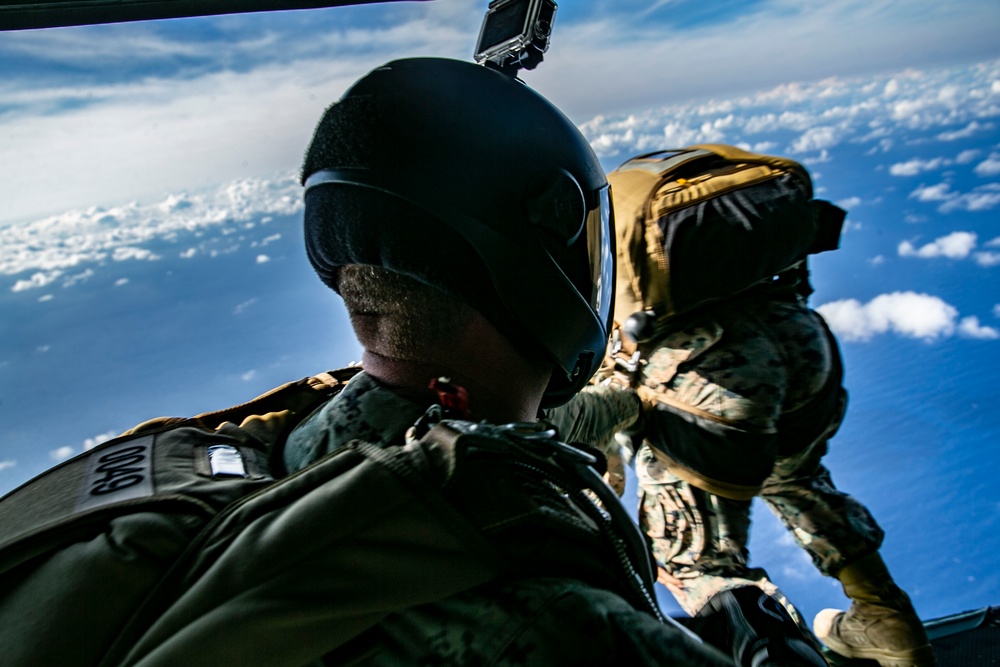 Marines with VMGR-152 and 3d LSB conduct air delivery exercises