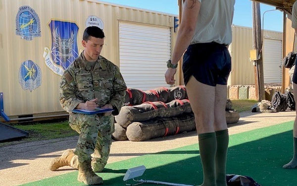 Medics Help Condition Special Warfare Candidates