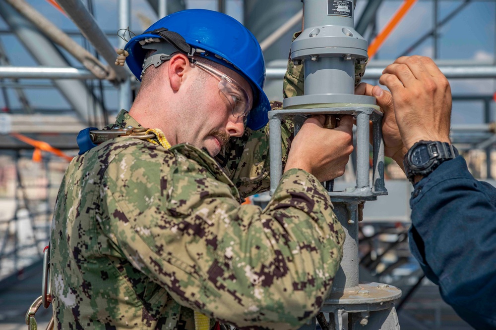 IWTC Corry Station’s Antenna Maintenance Course Critical to Fleet Readiness