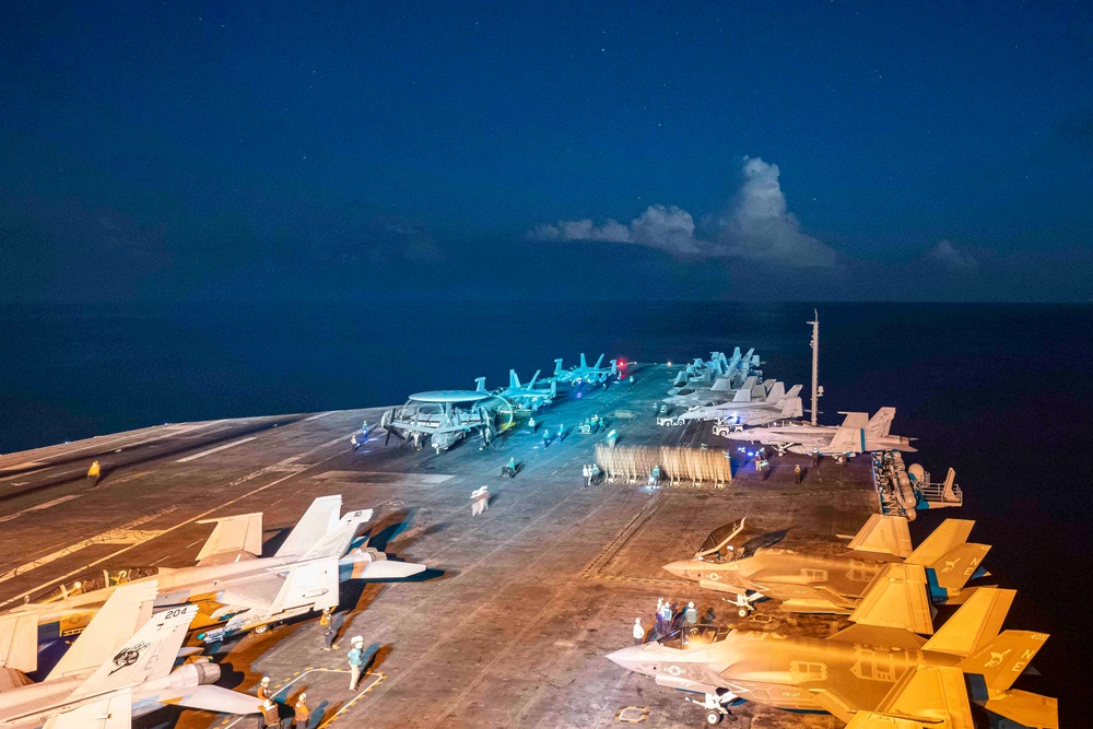 USS Carl Vinson (CVN 70) Conducts Night Time Flight Operations