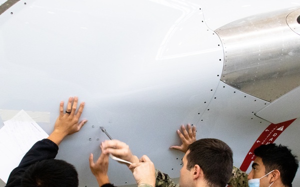 VP-46 Sailors maintain aircraft