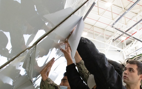 VP-46 Sailors maintain aircraft