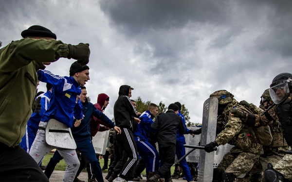 Ukrainian MPs train in crowd control techniques during Rapid Trident 21