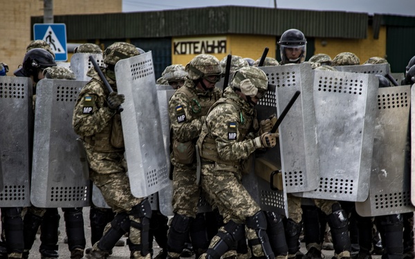 Ukrainian MPs train in crowd control techniques during Rapid Trident 21