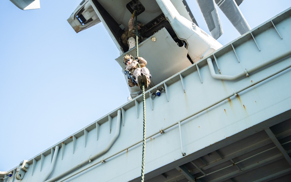 BLT 1/1 Conducts Fast Rope Training aboard USS Essex (LHD 2)