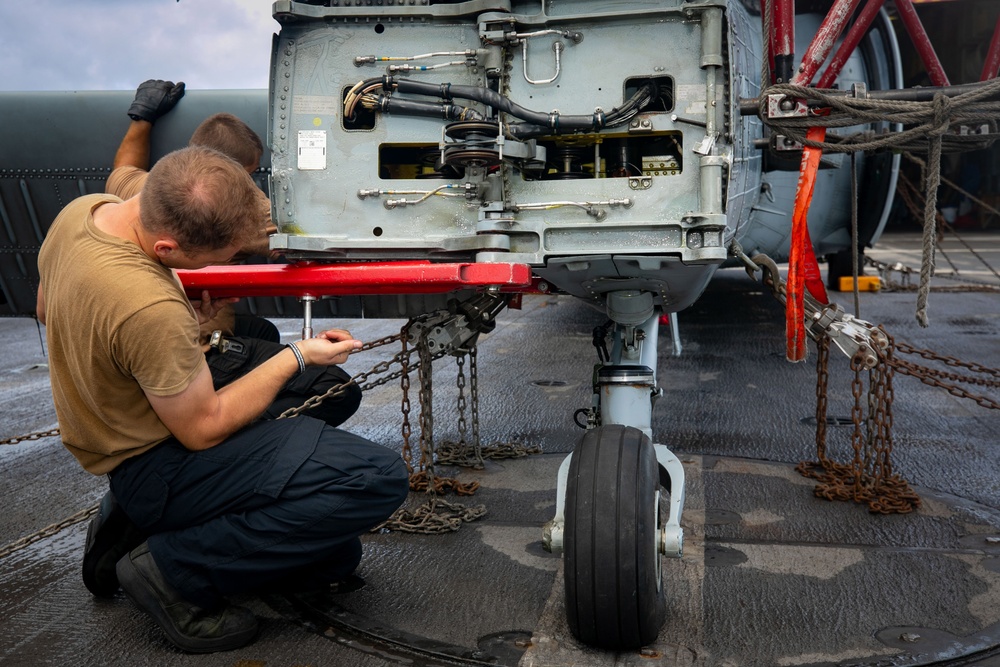 HSC 22 Sailor Prepares to Spread the Tail of an MH-60S Sea Hawk Helicopter