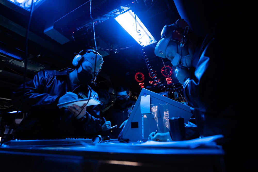 USS Mustin Sailors Coordinate ASW Operations During SIFOREX