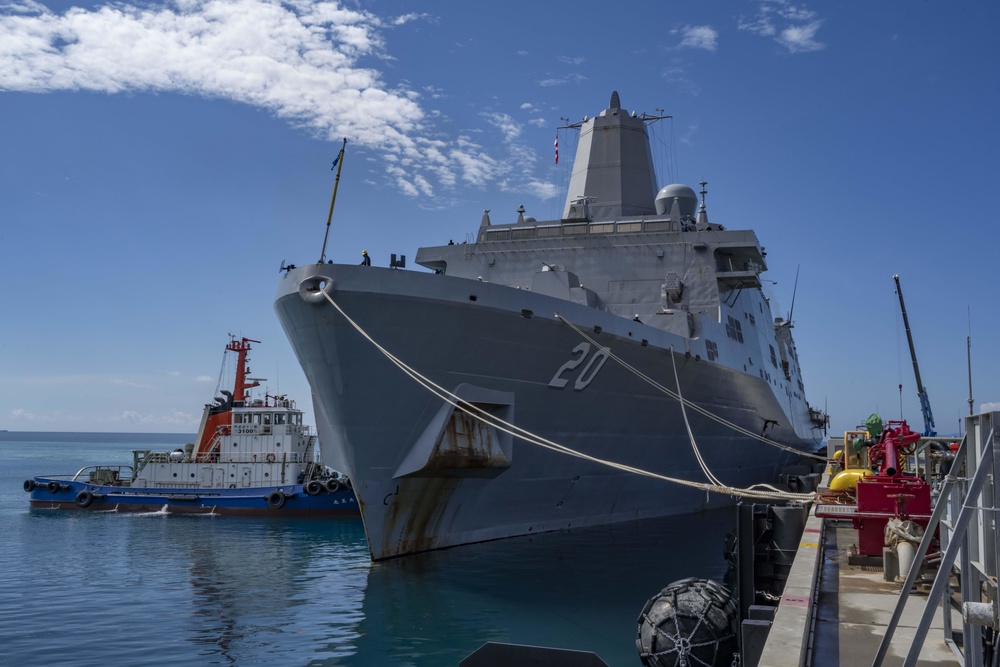 USS Green Bay At White Beach