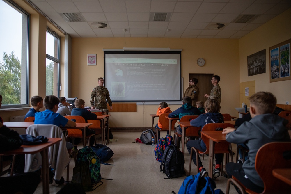Fighting Aces teach American History to Polish elementary students in Kalisz Pomorski