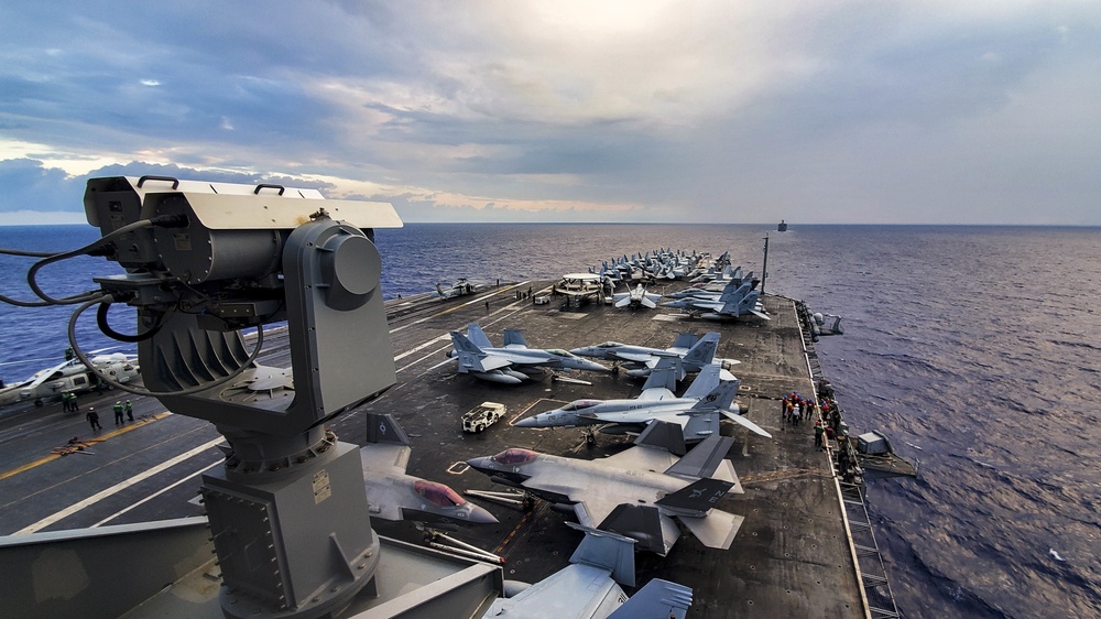 USS Carl Vinson (CVN 70) Conducts Replenishment-at-Sea with USNS Reppahannock