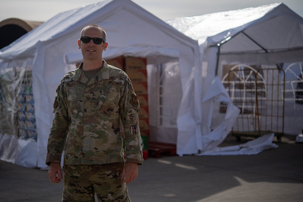 Airmen, volunteers dedicate time to evacuees