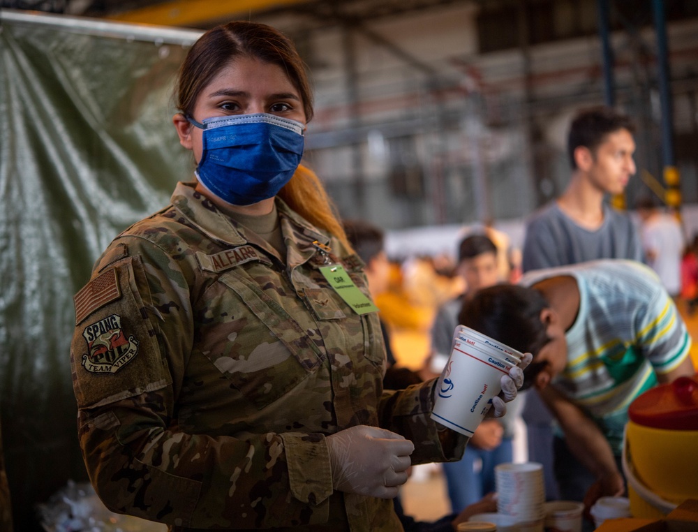 Airmen, volunteers dedicate time to evacuees
