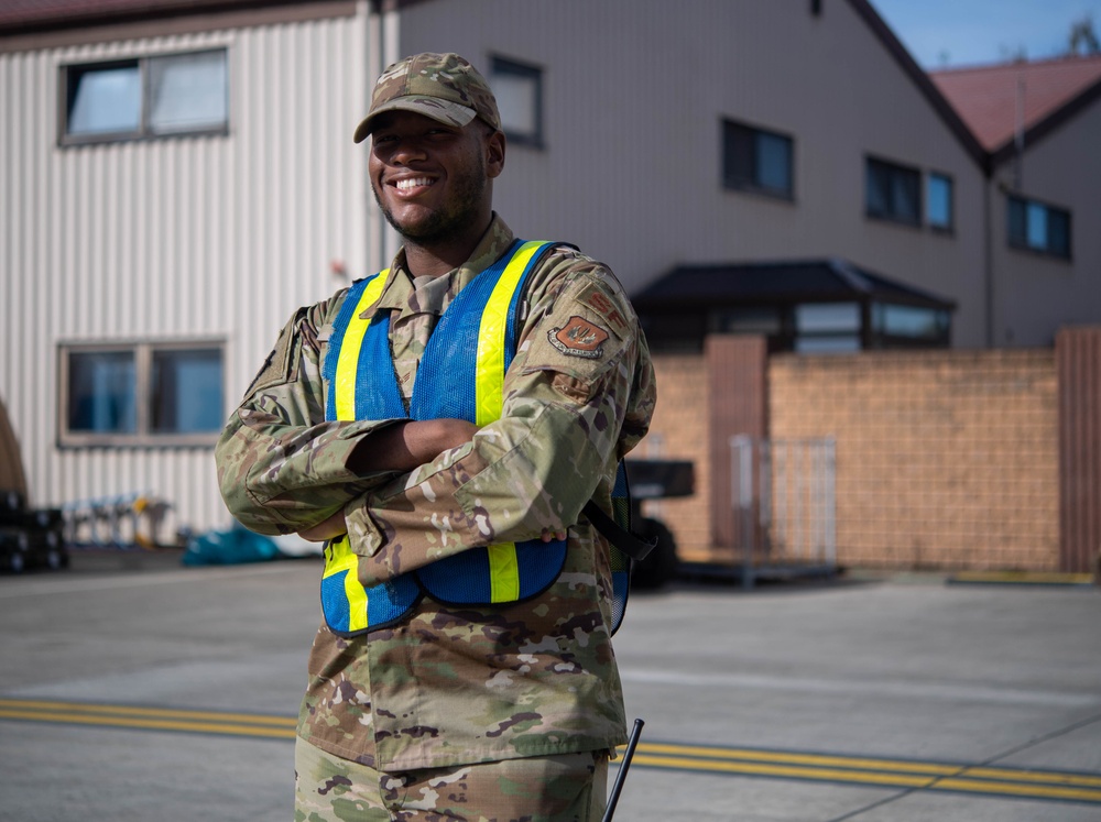 Airmen, volunteers dedicate time to evacuees