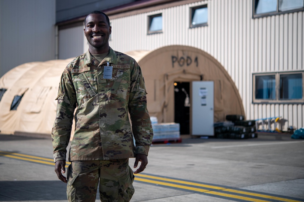 Airmen, volunteers dedicate time to evacuees