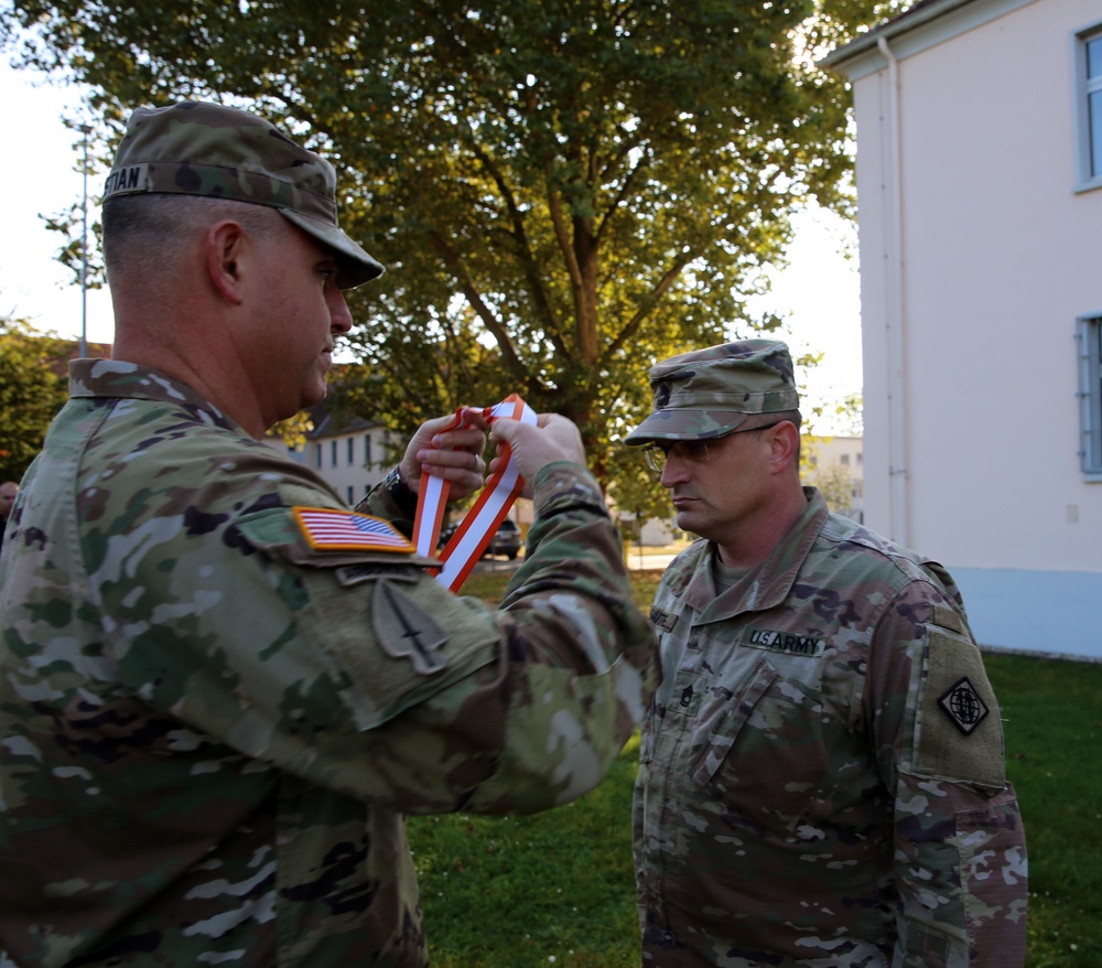 DVIDS Images 2d TSB commander awards Bronze Order of Mercury [Image