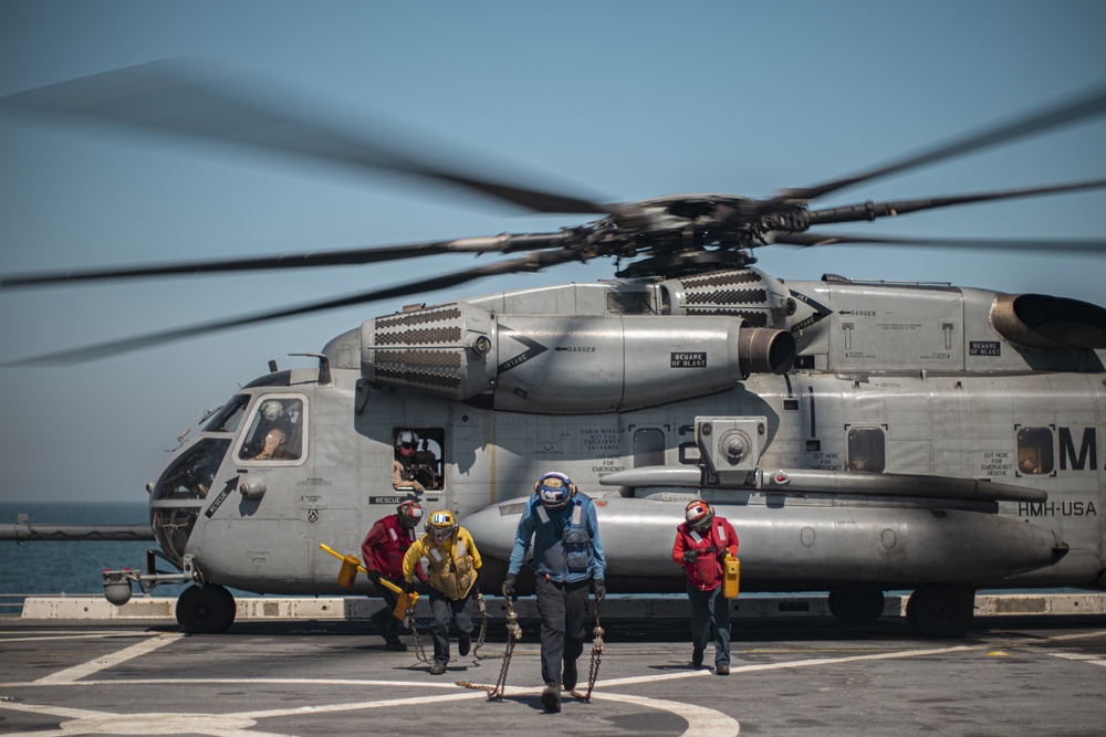 11th MEU Conducts ship-to-shore TRAP exercise