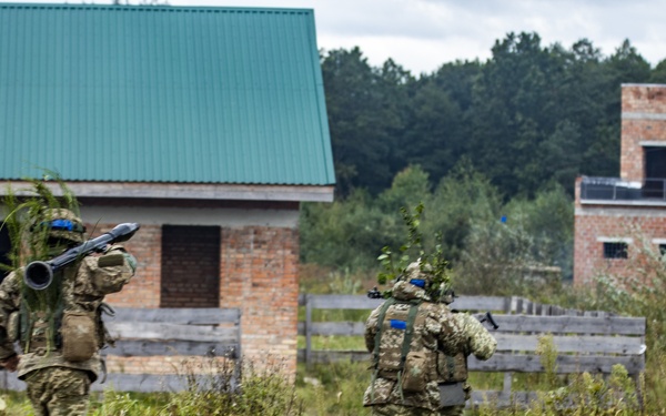 Ukrainian soldiers conduct urban operations demonstration at Rapid Trident 21