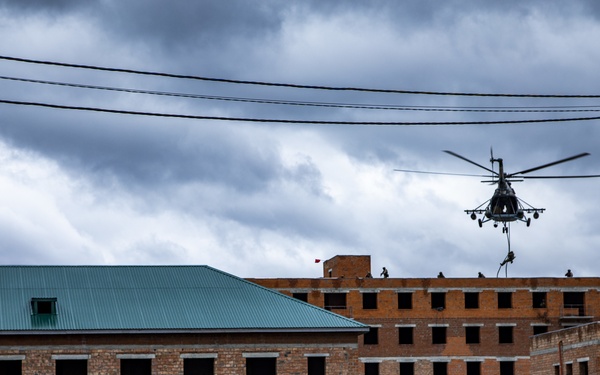 Ukrainian soldiers conduct urban operations demonstration at Rapid Trident 21