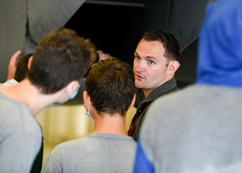 104FW hosts The Wediko School for tour