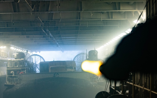 USS Essex LCAC Operations