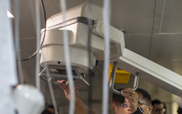 11th MEU, USS Essex (LHD 2) perform mass casualty drill