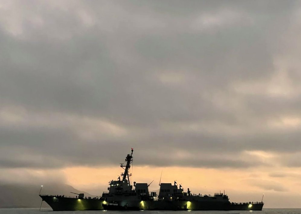 USS Mustin (DDG 89) arrives at anchorage