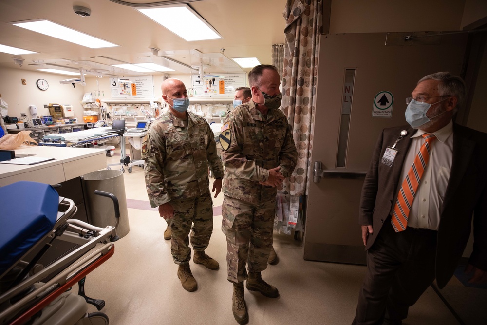 US Army North's surgeon general Visits UTMC