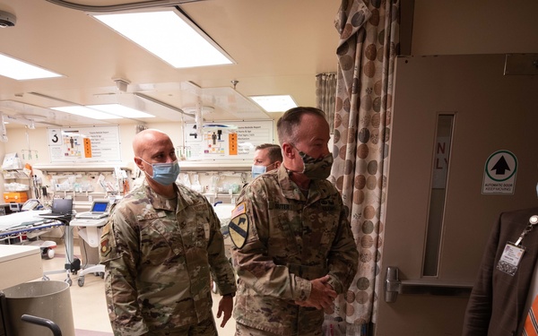 US Army North's surgeon general Visits UTMC