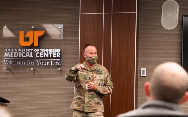 US Army North's surgeon general Visits UTMC