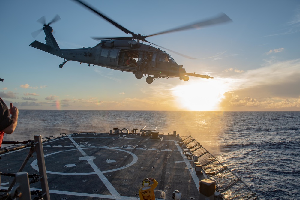 DVIDS - Images - USS Higgins (DDG 76) flight operations. [Image 4 of 8]