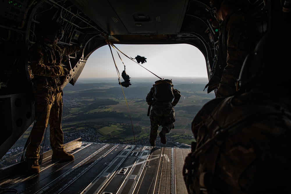 SOCEUR and SOCAFRICA conduct Airborne operations training