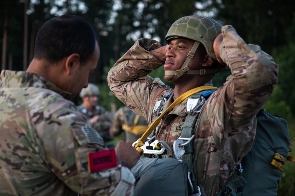 SOCEUR and SOCAFRICA conduct Airborne operations training