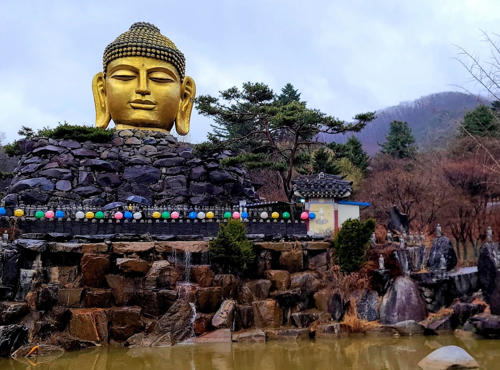 Wawoojeong Temple - World culture an hour from Osan AB