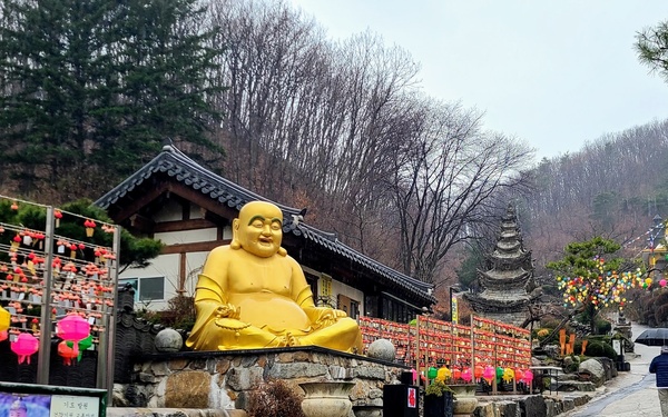 Wawoojeong Temple - World culture an hour from Osan AB