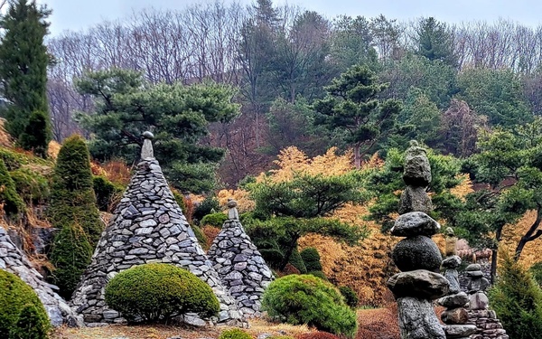 Wawoojeong Temple - World culture an hour from Osan AB