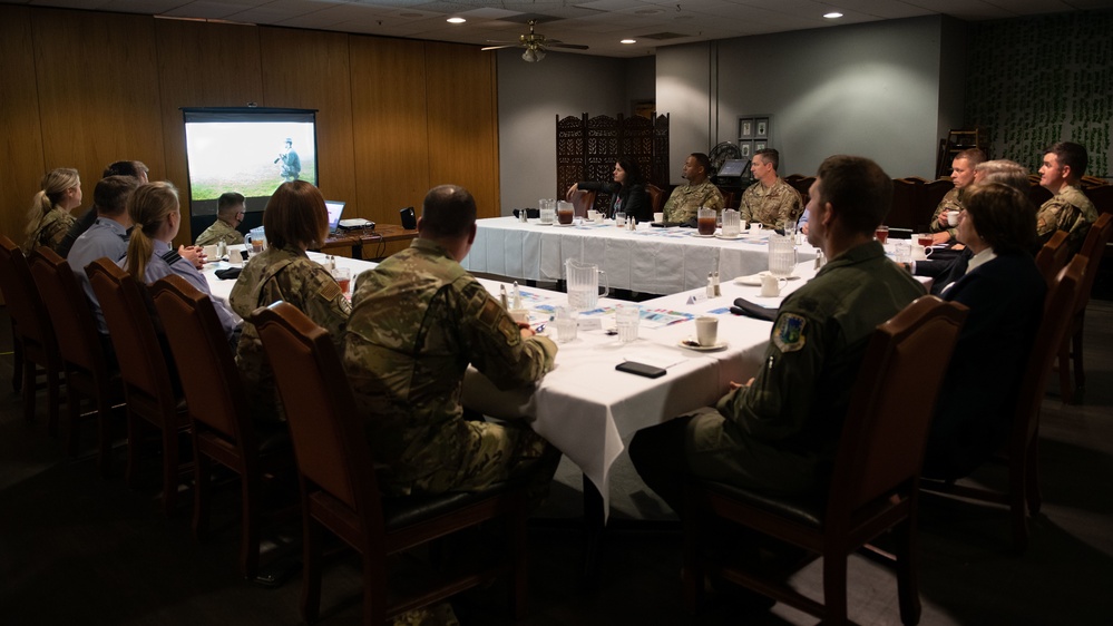 Suffolk Lord Lieutenant tours RAF Lakenheath