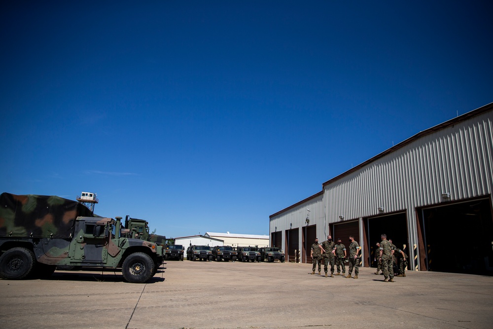 ACMC Visits 14th Marine Regiment